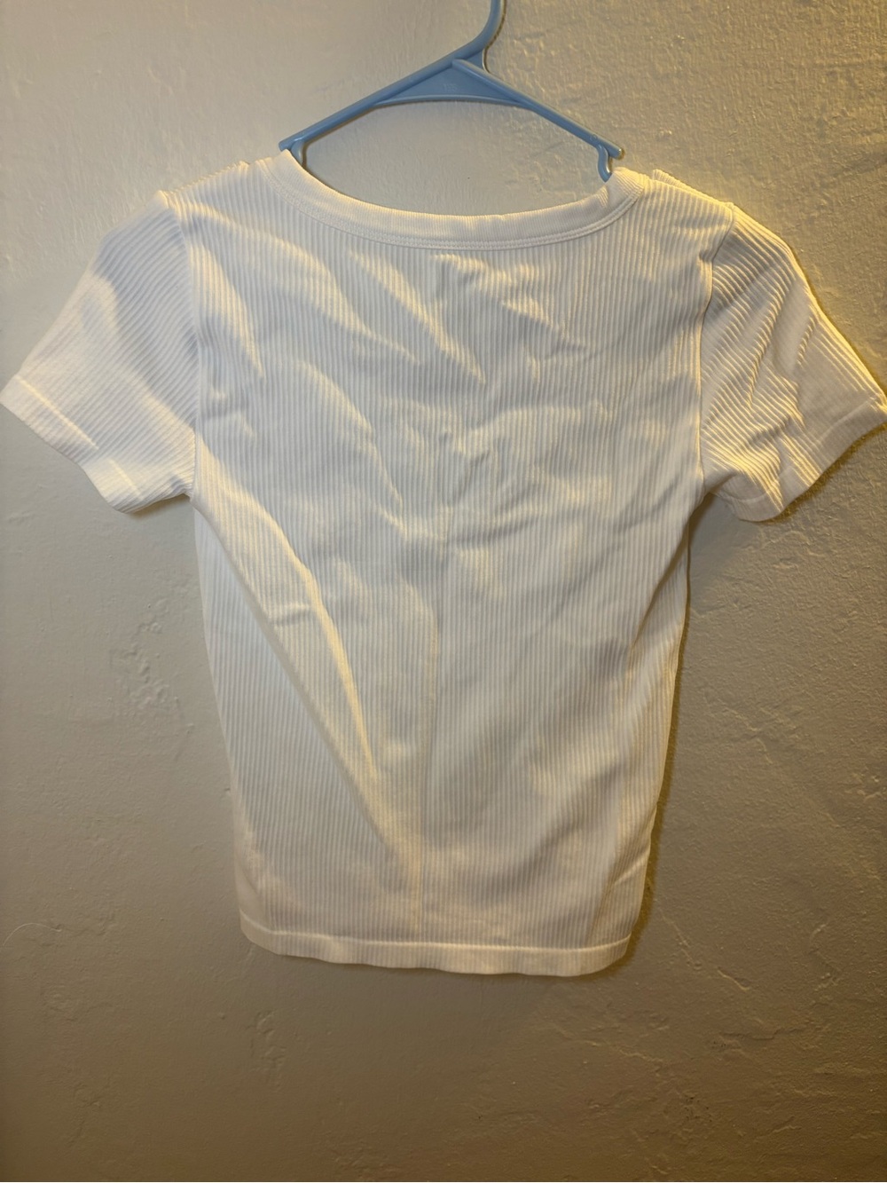 No Boundaries Ribbed V-Neck Tee - White - Picture 3 of 3